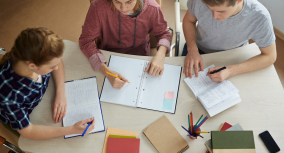 How to Organize a Successful Study Group [GUIDE]
