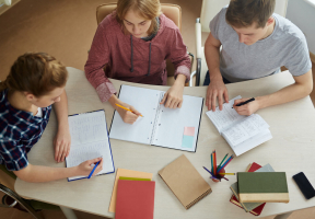 How to Organize a Successful Study Group [GUIDE]